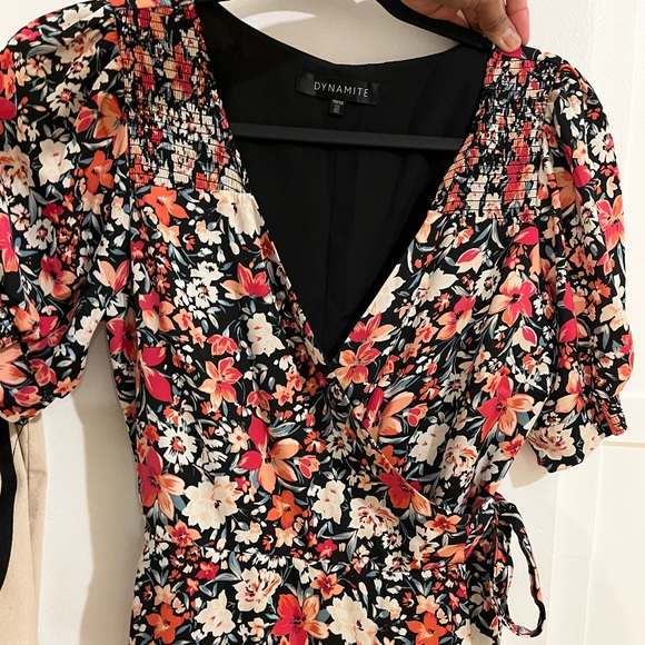 Dynamite Floral wrap dress - Picture 2 of 6